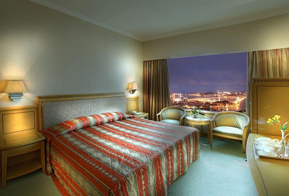 Golden Crown China Hotel Taipa  Exterior photo